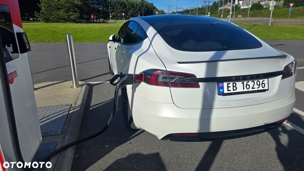 Tesla Model S Performance - 24