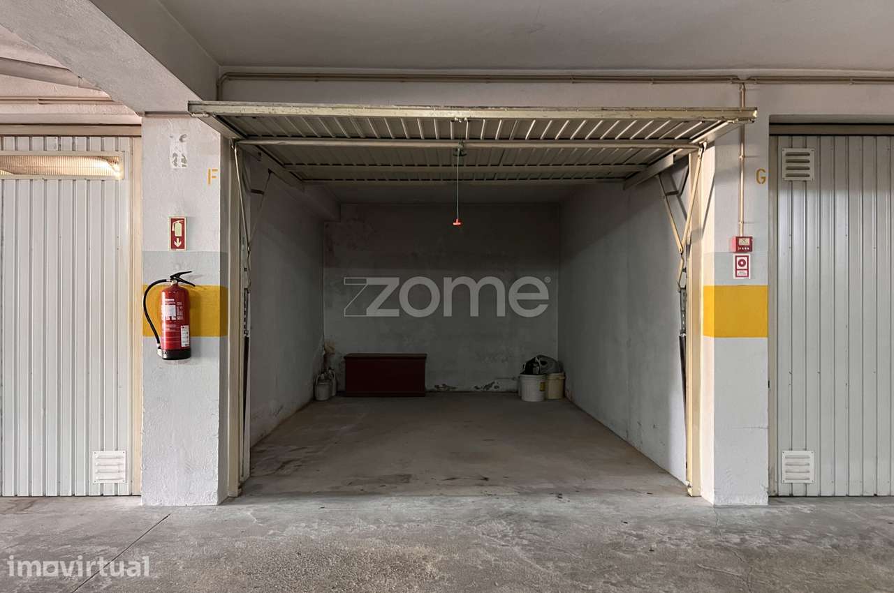 Estacionamento fechado para arrendamento junto ao Hospital de S. João - Grande imagem: 3/15