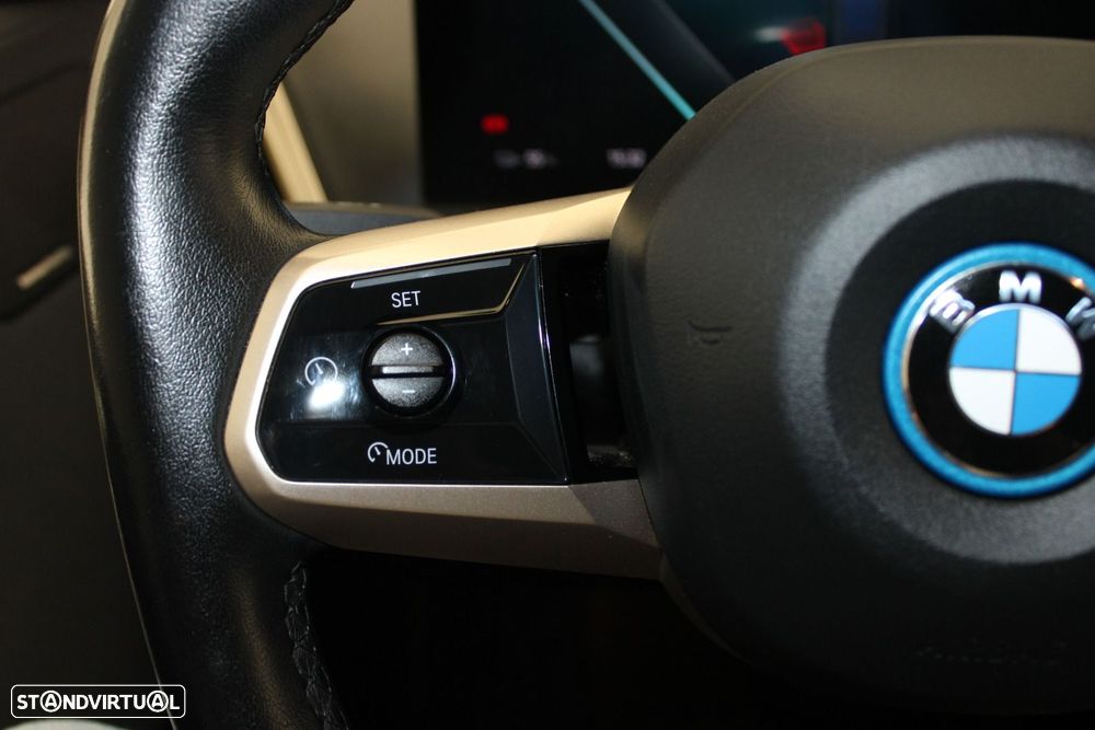 BMW iX xDrive 40 Pack Desportivo - 13