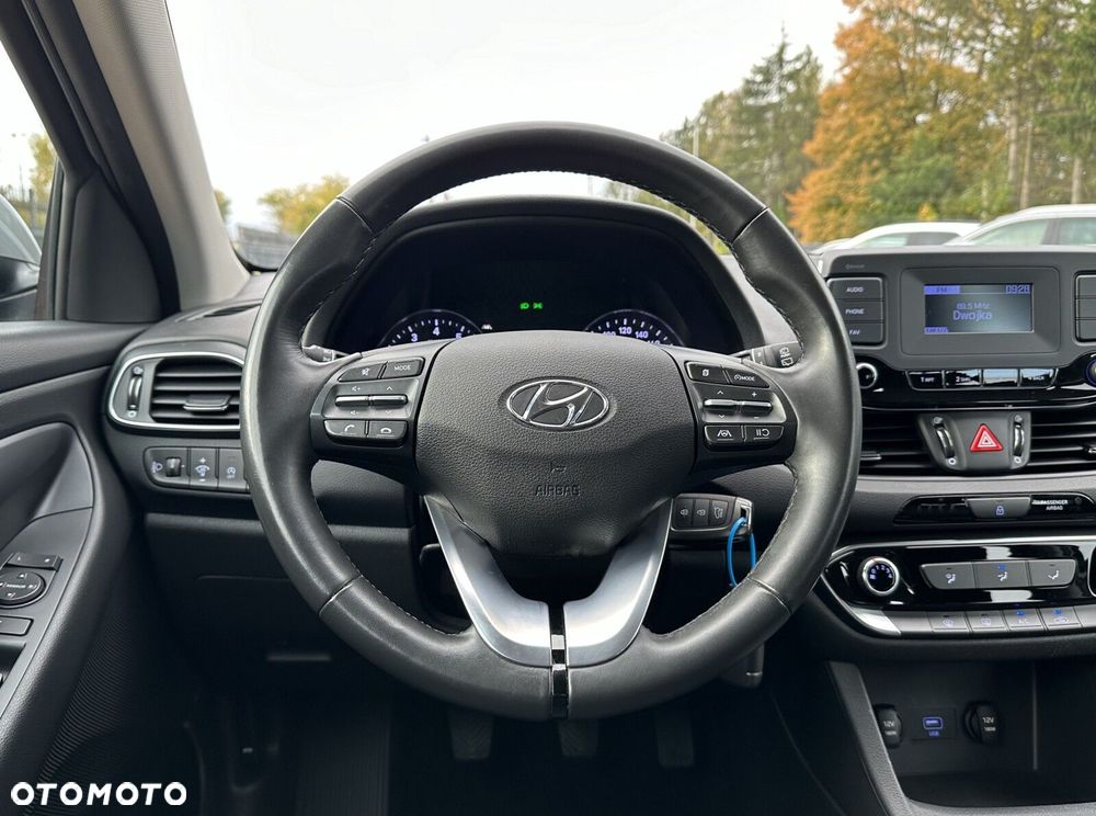 Hyundai i30 1.5 DPI Classic + - 21