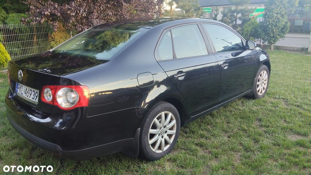 Volkswagen Jetta - 5