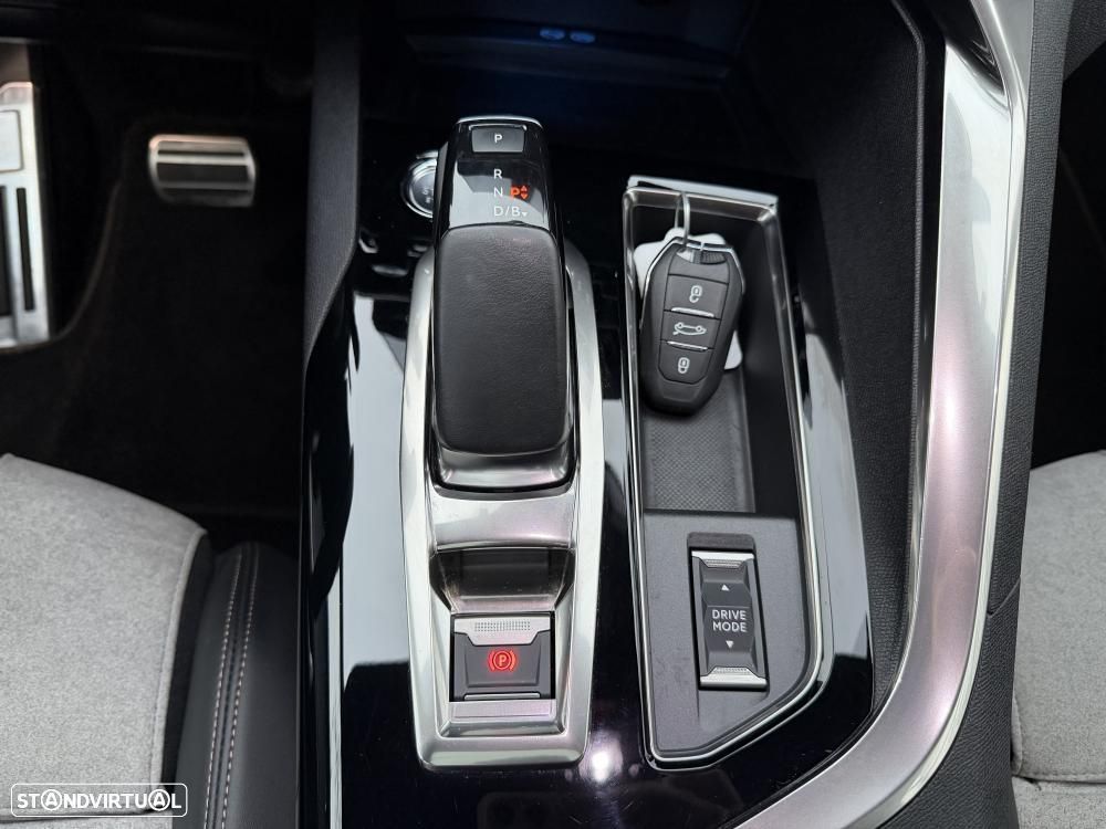 Peugeot 3008 1.6 Hybrid GT Pack e-EAT8 - 31