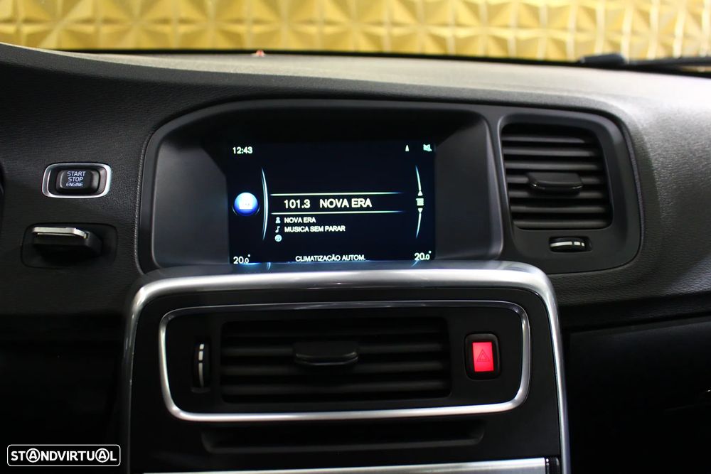 Volvo V60 2.0 D2 Momentum Drive - 26