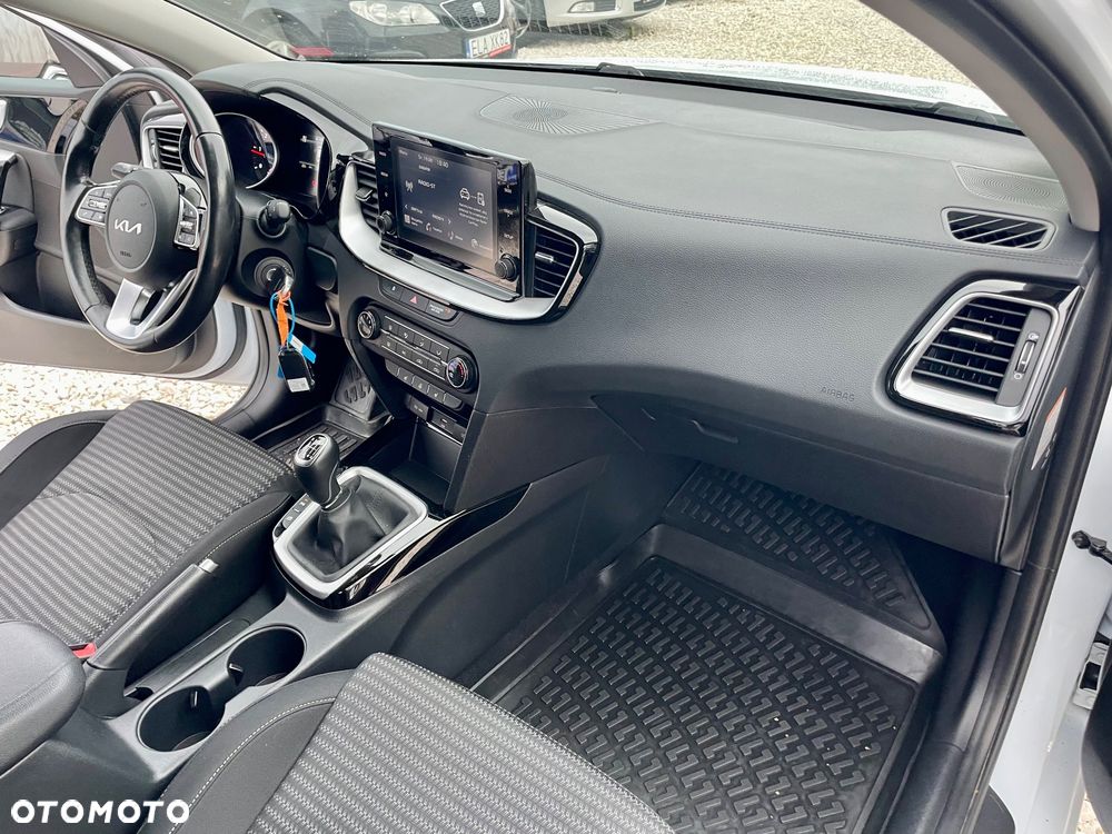Kia Ceed 1.6 CRDi (48V Mild-Hybrid) Platinum - 30