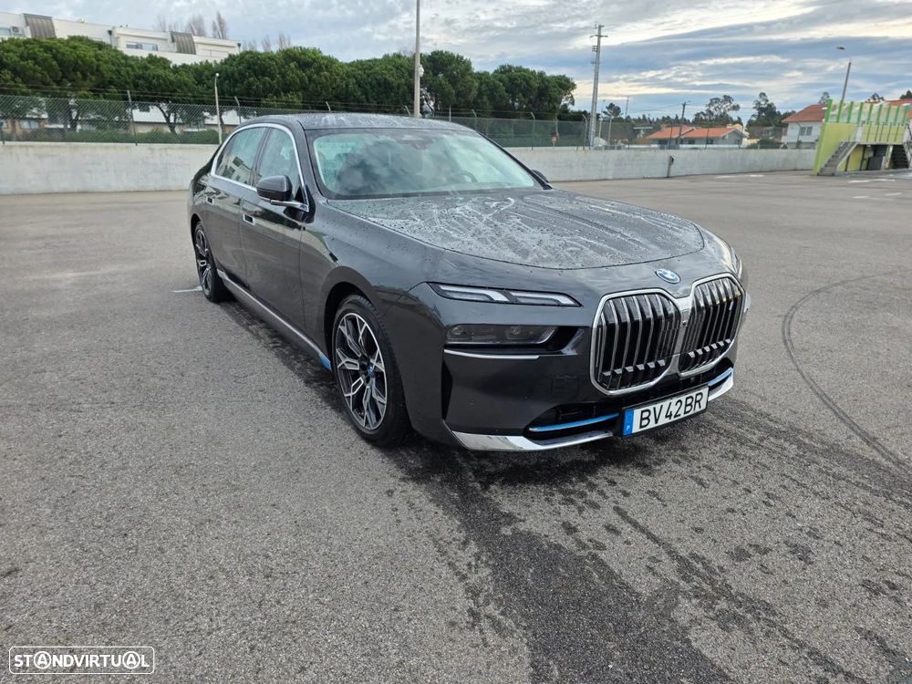 BMW i7 - 9