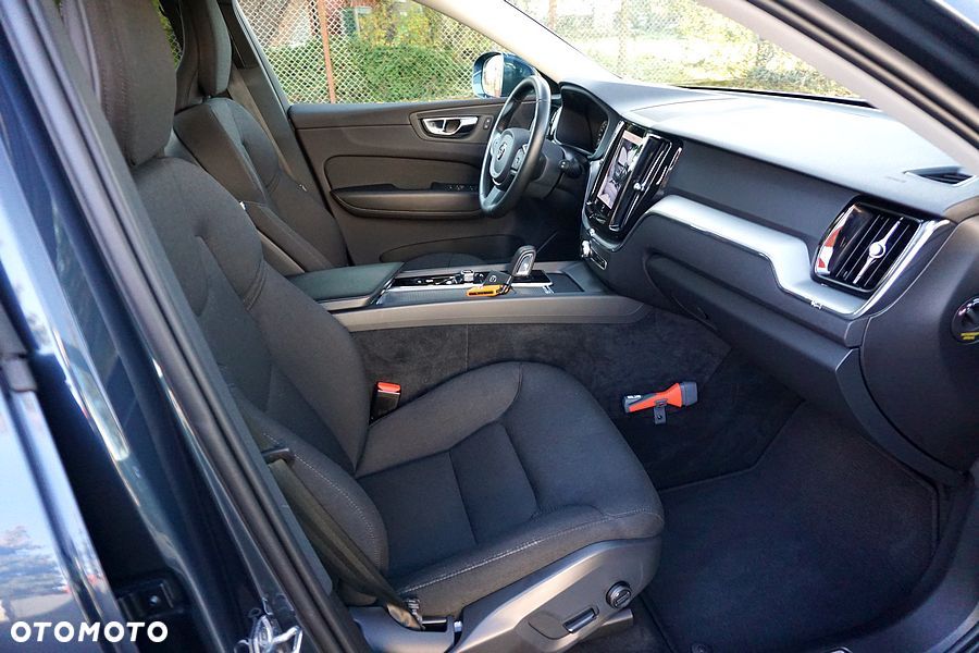 Volvo XC 60 B4 B Geartronic Momentum Pro - 28