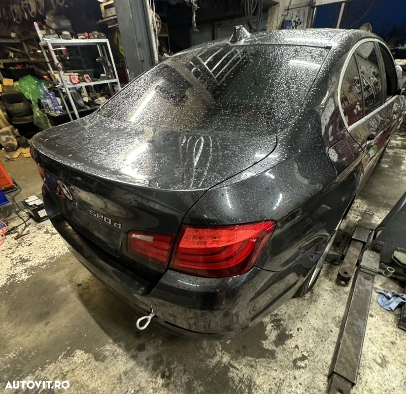 dezmembrez bmw F10 F11 520d culoare B90 gri închis Sophistograu motor impecabil km reali 185000 km cutie manuală 6 trepte uși ușa stângă aripa capota portbagaj interior bej crem - 8