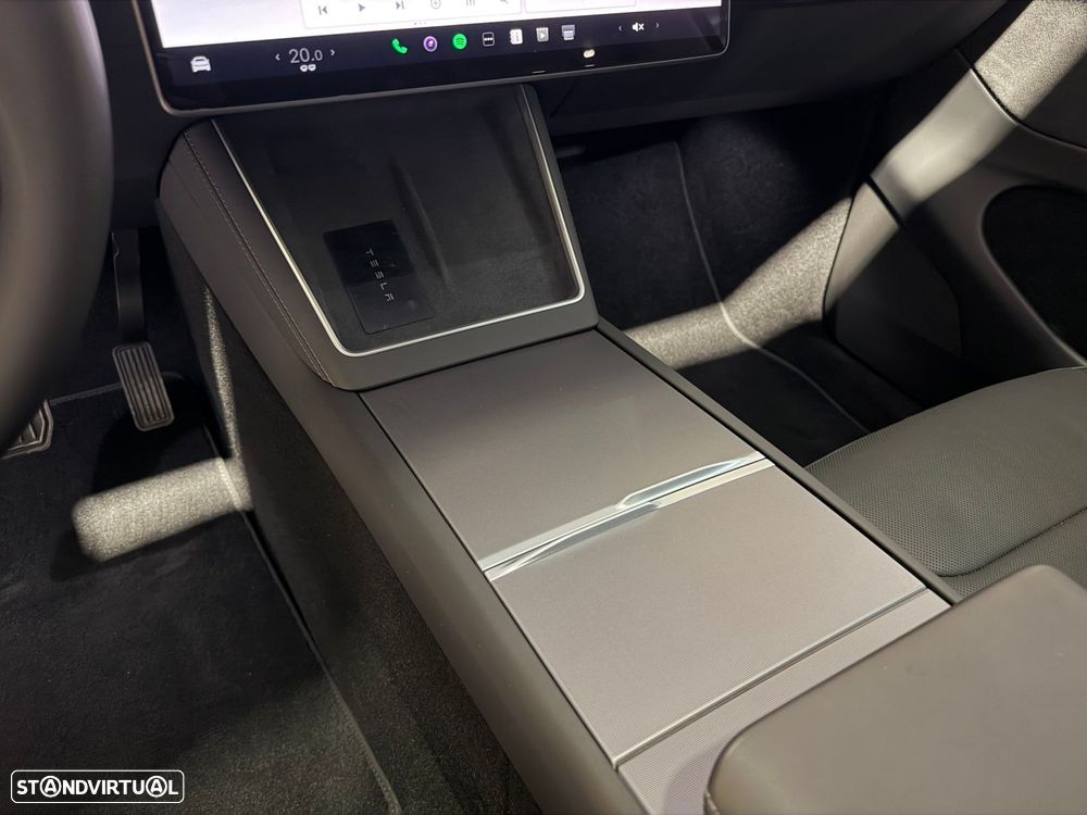 Tesla Model Y Long Range Dual Motor AWD - 17