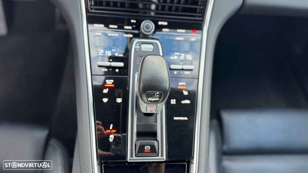 Porsche Panamera Sport Turismo 4 E-Hybrid - 18