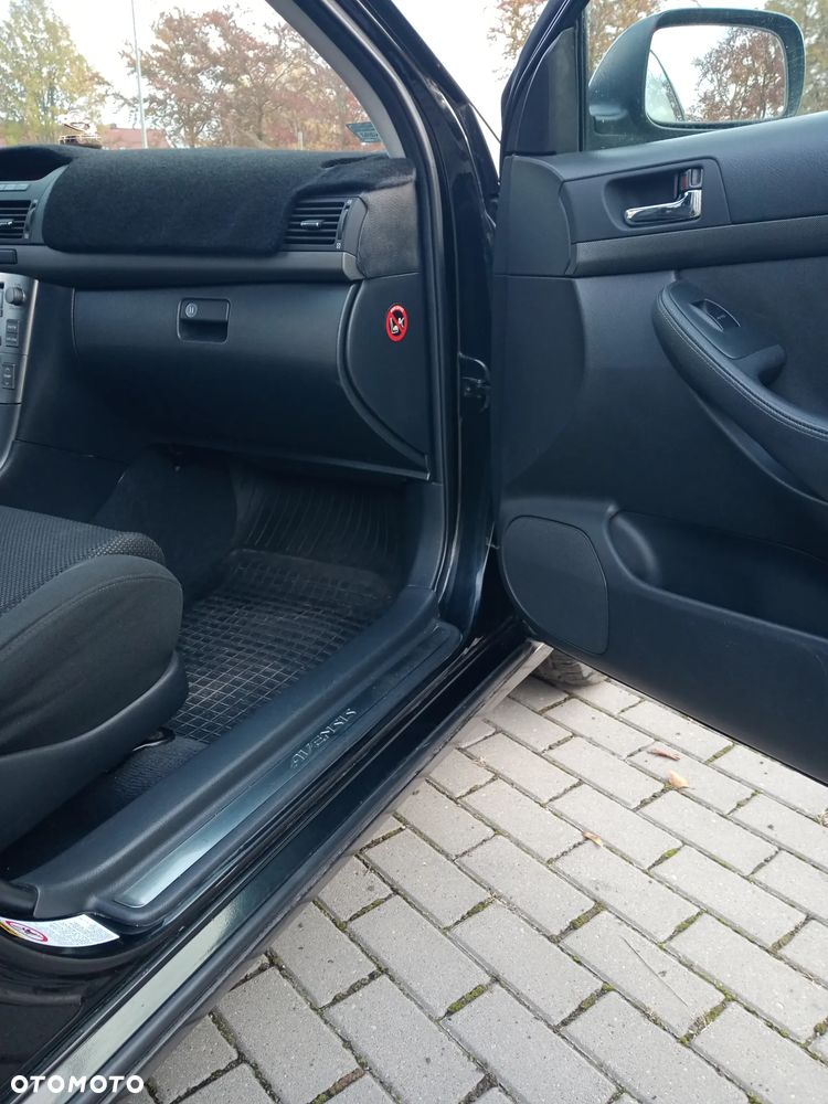 Toyota Avensis - 21