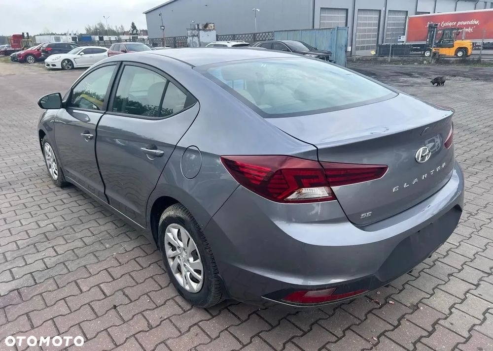 Hyundai Elantra - 3