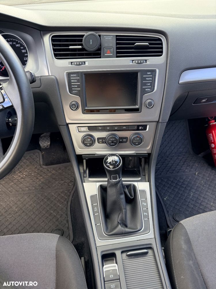 Volkswagen Golf - 12