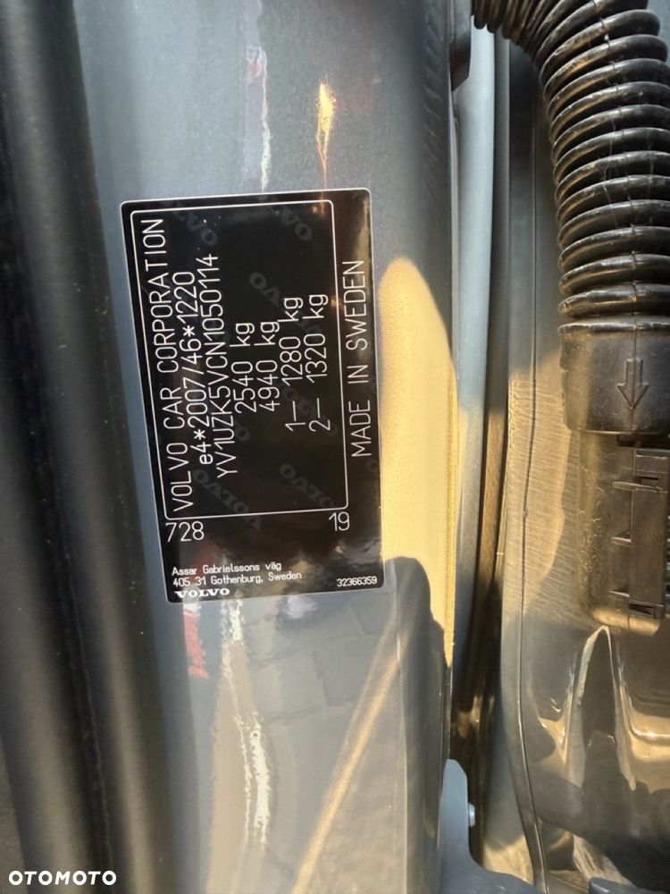 Volvo XC 60 B4 D AWD R-Design - 19