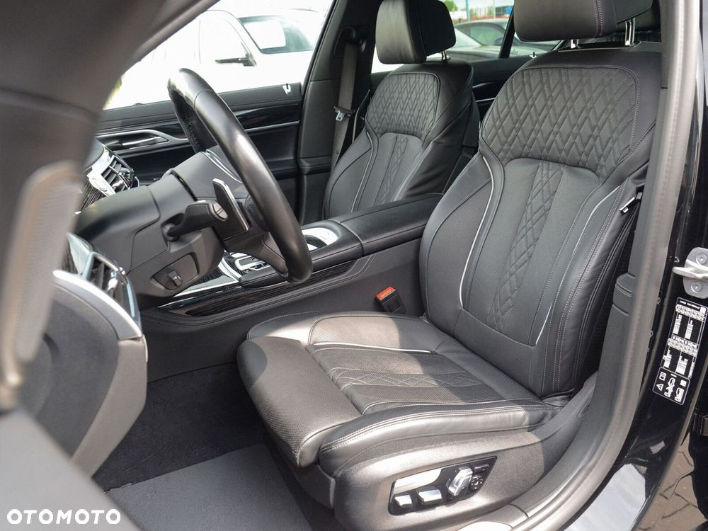 BMW Seria 7 730d xDrive mHEV sport - 37