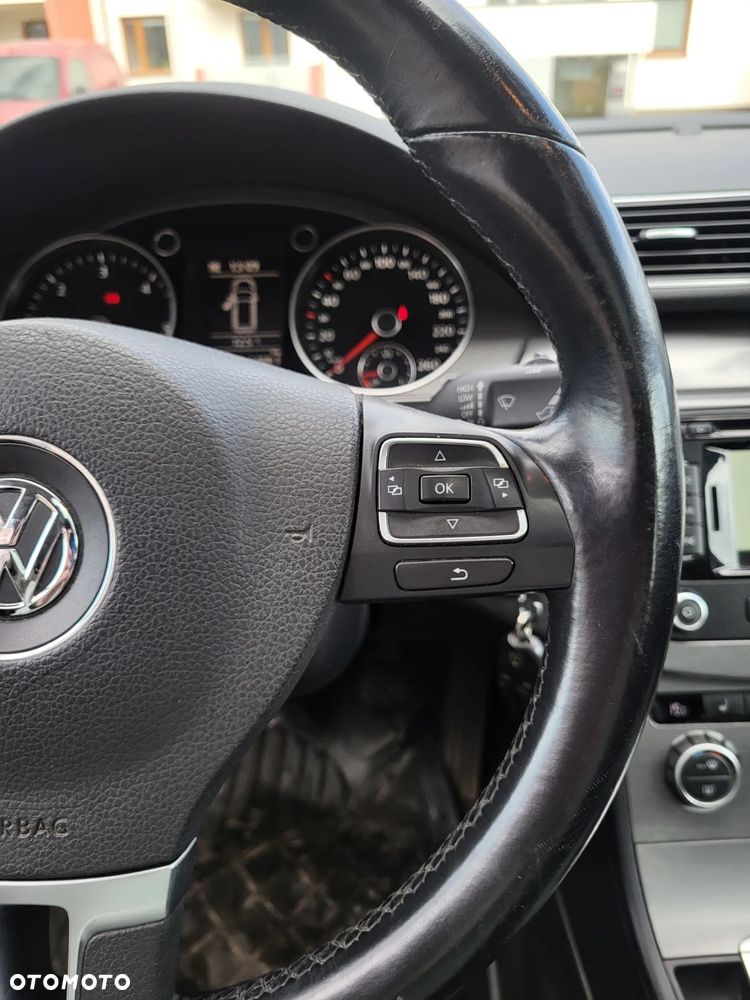 Volkswagen Passat 2.0 TDI Highline - 33