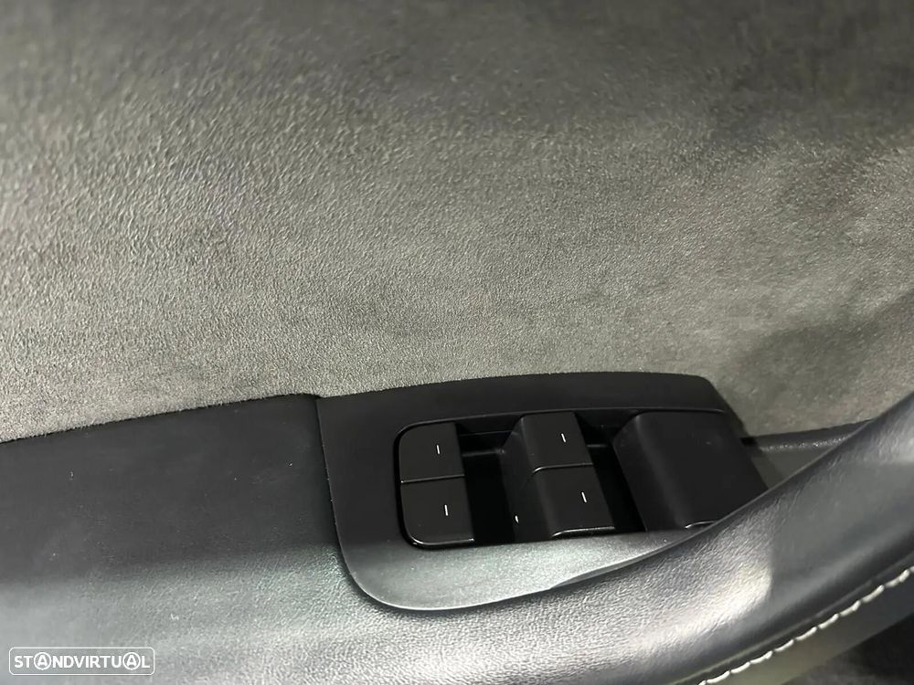 Tesla Model Y Long Range Dual Motor AWD - 43