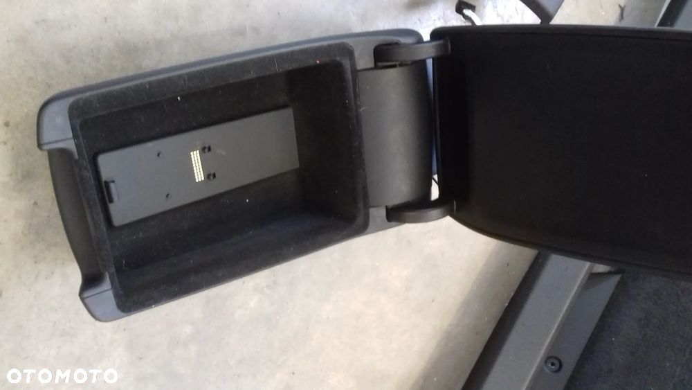 podłokietnik skórzany czarny A6 C6 kombi - 4