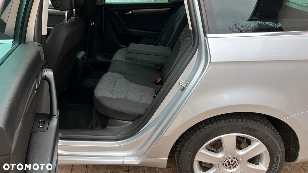Volkswagen Passat 2.0 TDI BlueMotion Technology Comfortline - 24