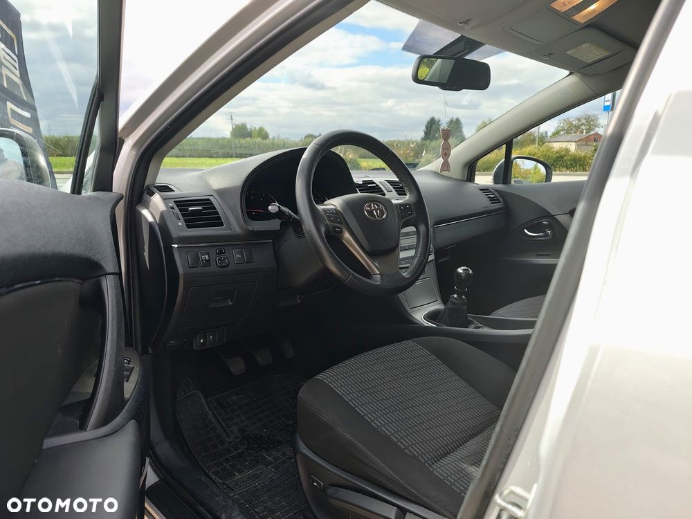 Toyota Avensis - 23