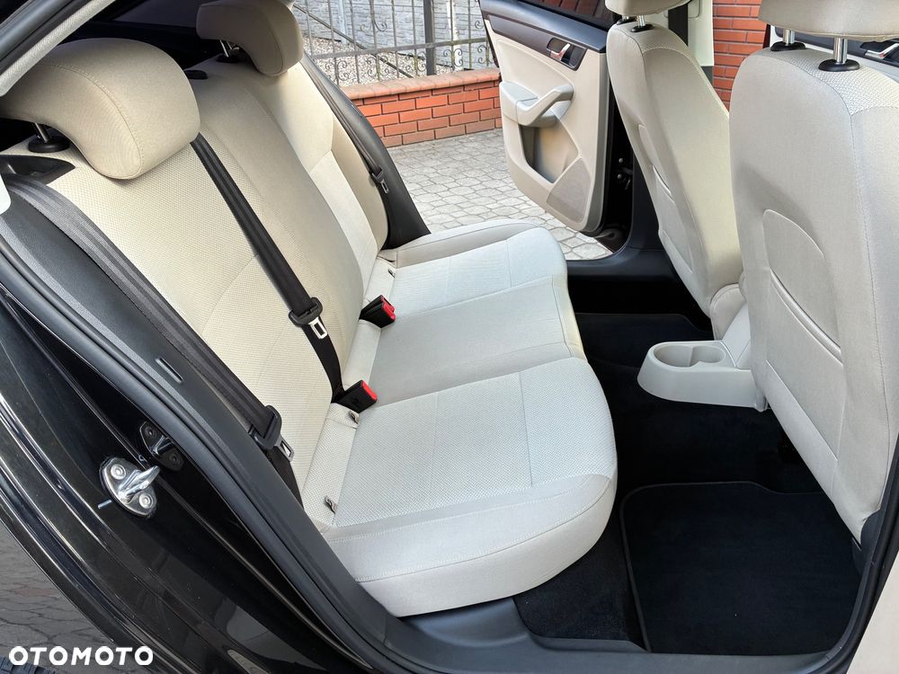 Skoda RAPID 1.2 TSI Elegance - 12