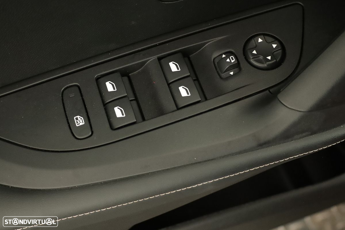 Peugeot 2008 1.2 PureTech Allure EAT8 - 21