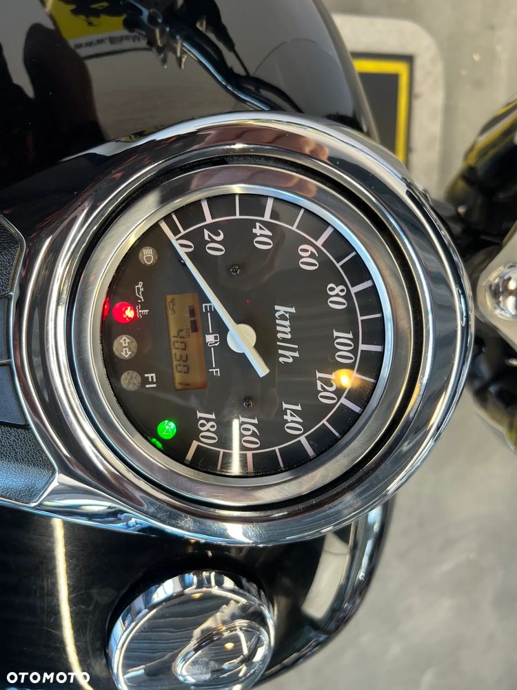 Suzuki Intruder - 18