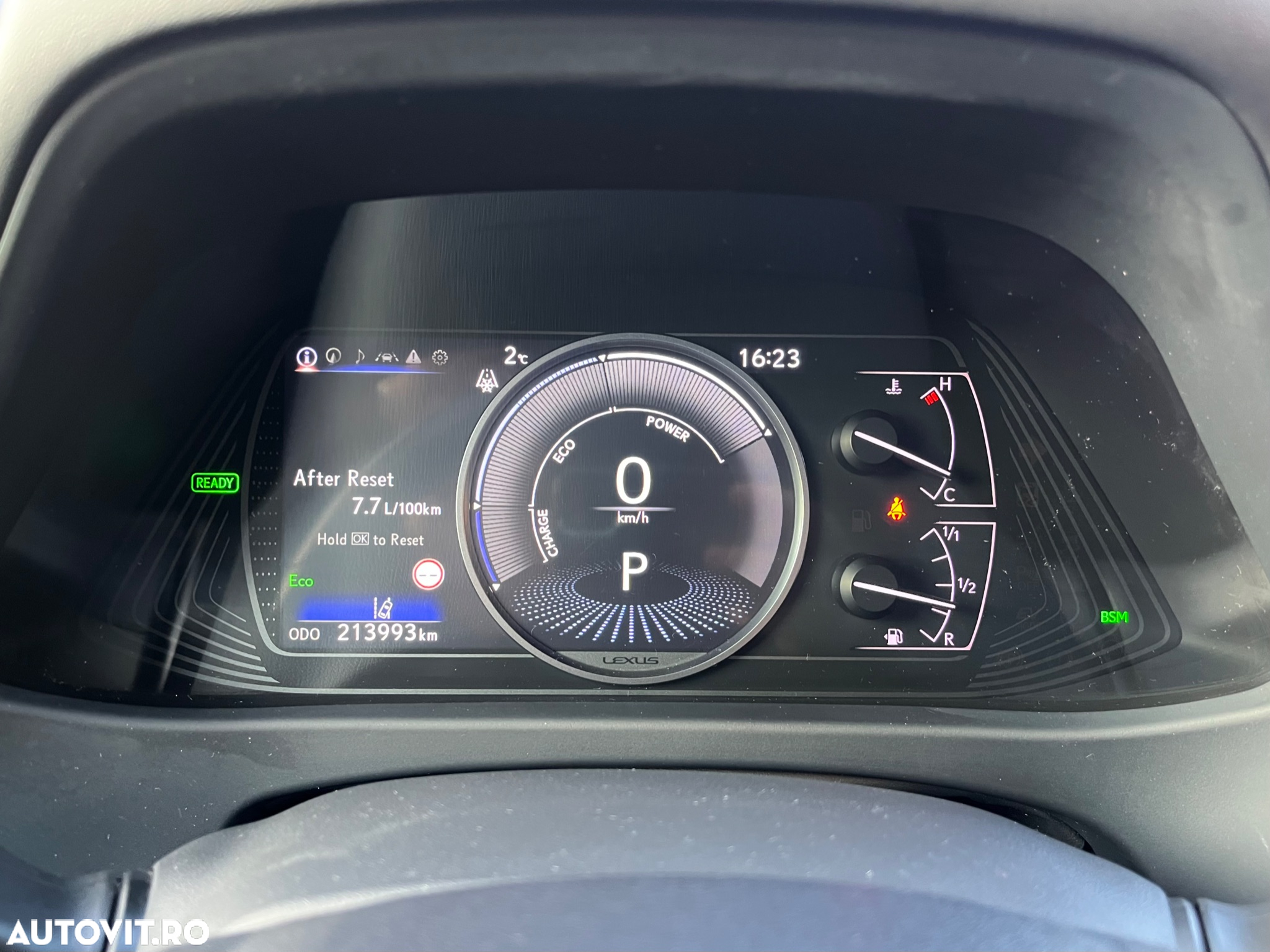 Lexus UX 250h 2.0L HEV 20H- (178 HP) 4X4 CVT Luxury - 23