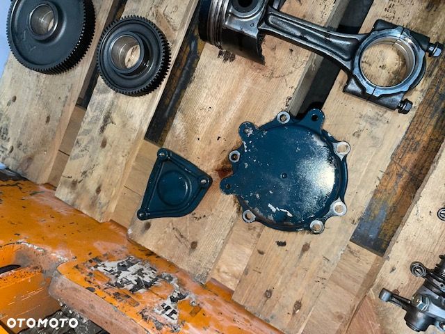 Kubota V3600-T korbowód tłok części - 2