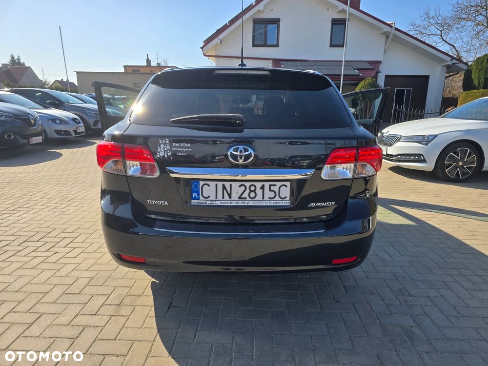 Toyota Avensis - 24