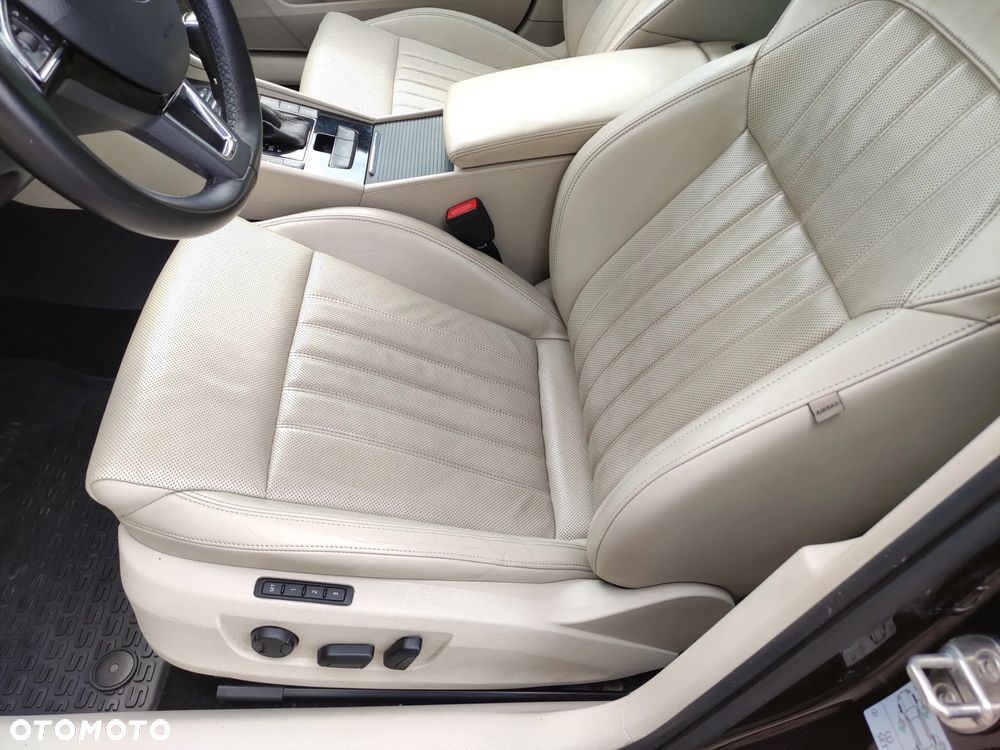 Skoda Superb 2.0 TDI L&K DSG - 11
