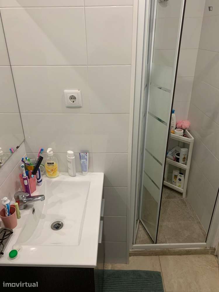 Quarto - localizado em Santa Apolónia Lisbon - Grande imagem: 4/7