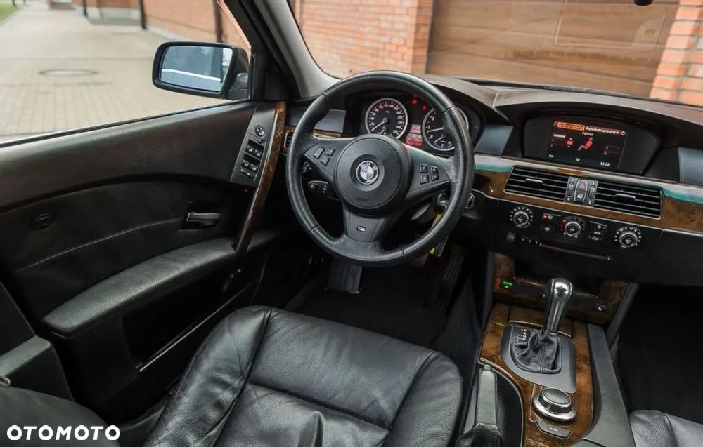 BMW Seria 5 525i - 26