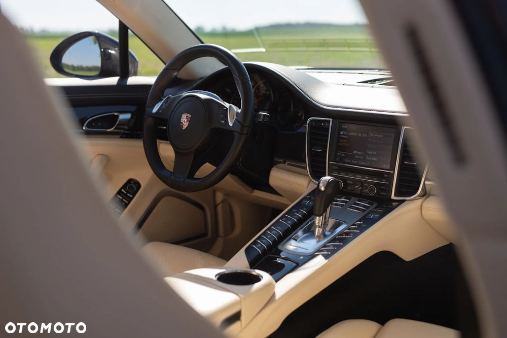Porsche Panamera Turbo Executive - 17