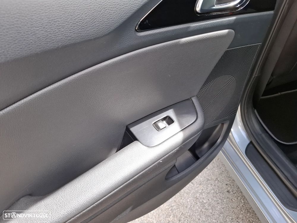 Kia Ceed SW 1.6 CRDi TX+SRF - 40