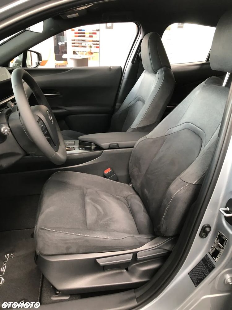 Lexus UX 300h Business - 9