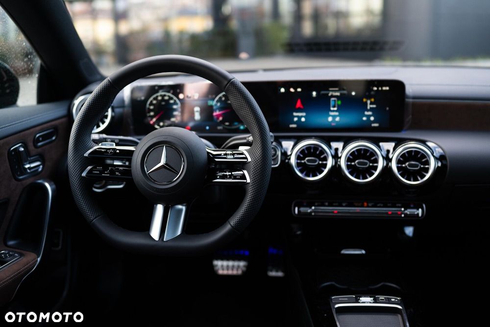 Mercedes-Benz CLA - 32