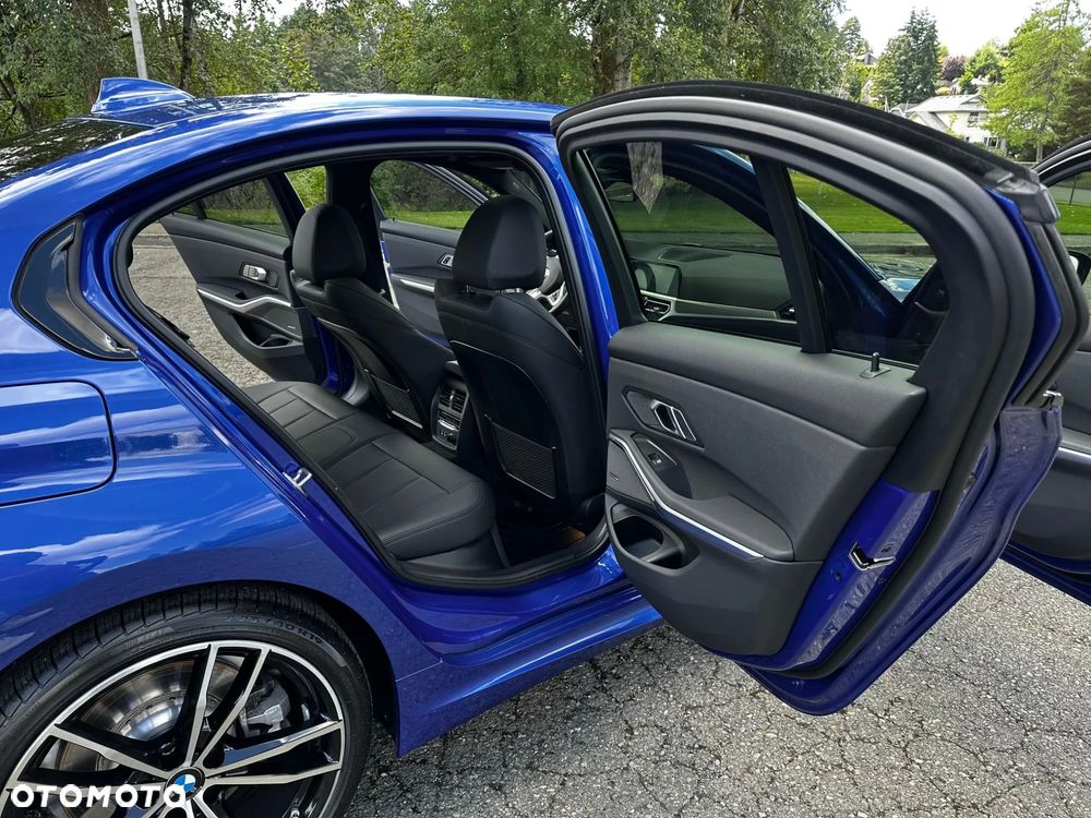 BMW Seria 3 330i M Sport - 32