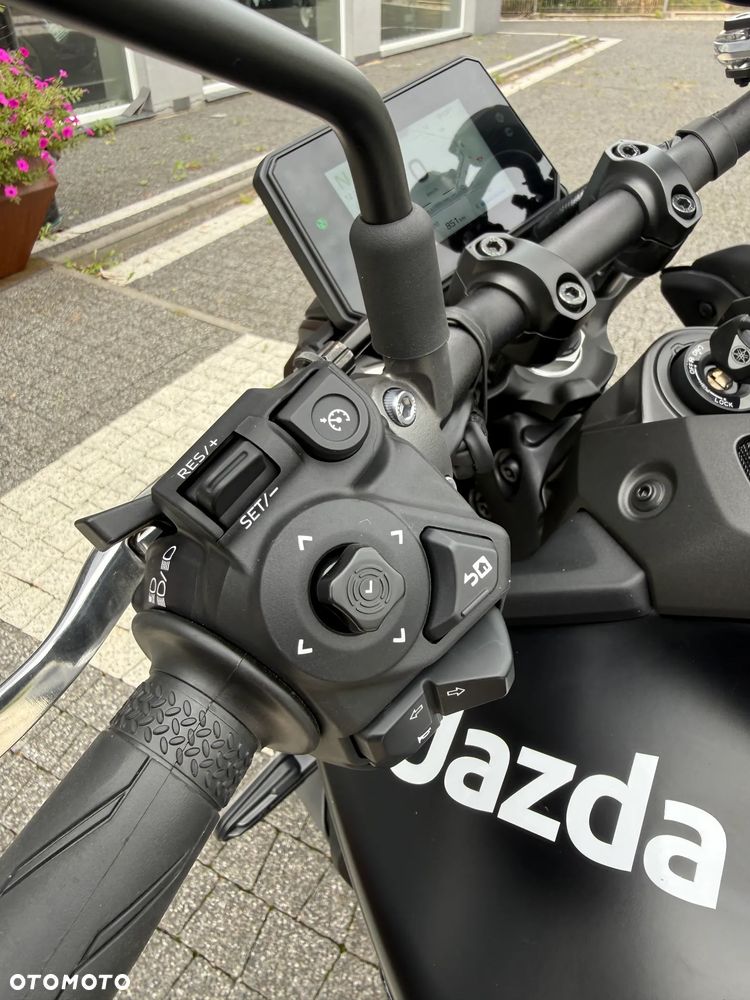 Yamaha MT - 6