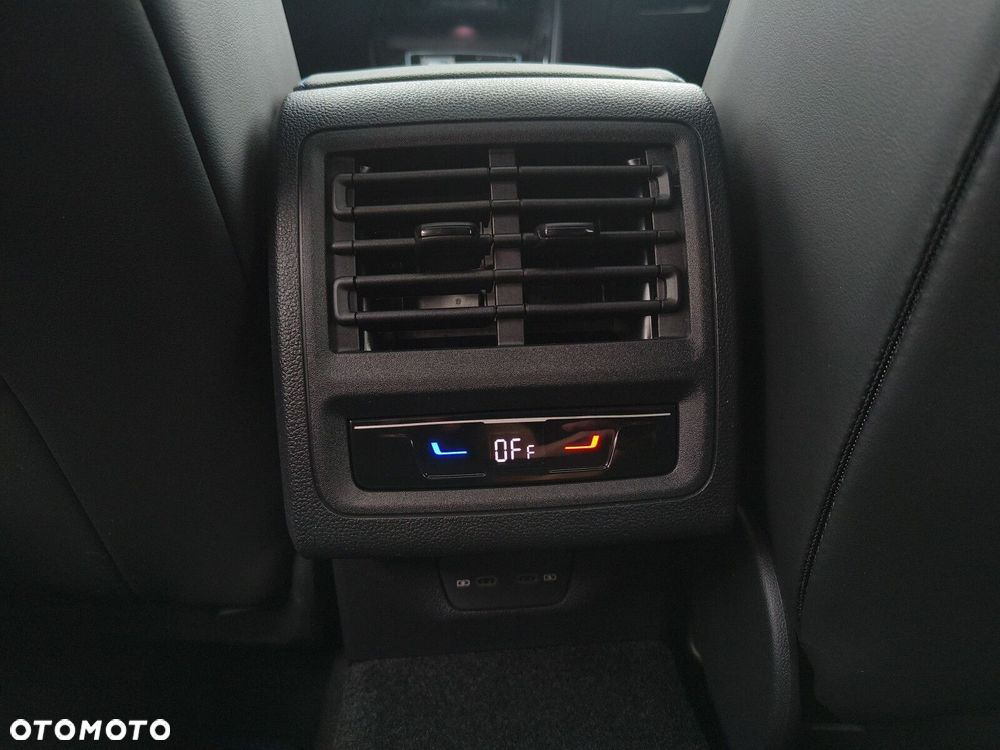 Volkswagen Golf 2.0 TSI 4Motion R DSG - 10