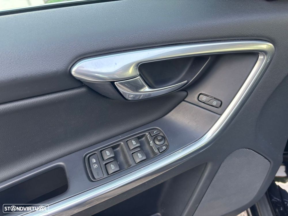 Volvo XC 60 2.0 D4 R-Design - 16