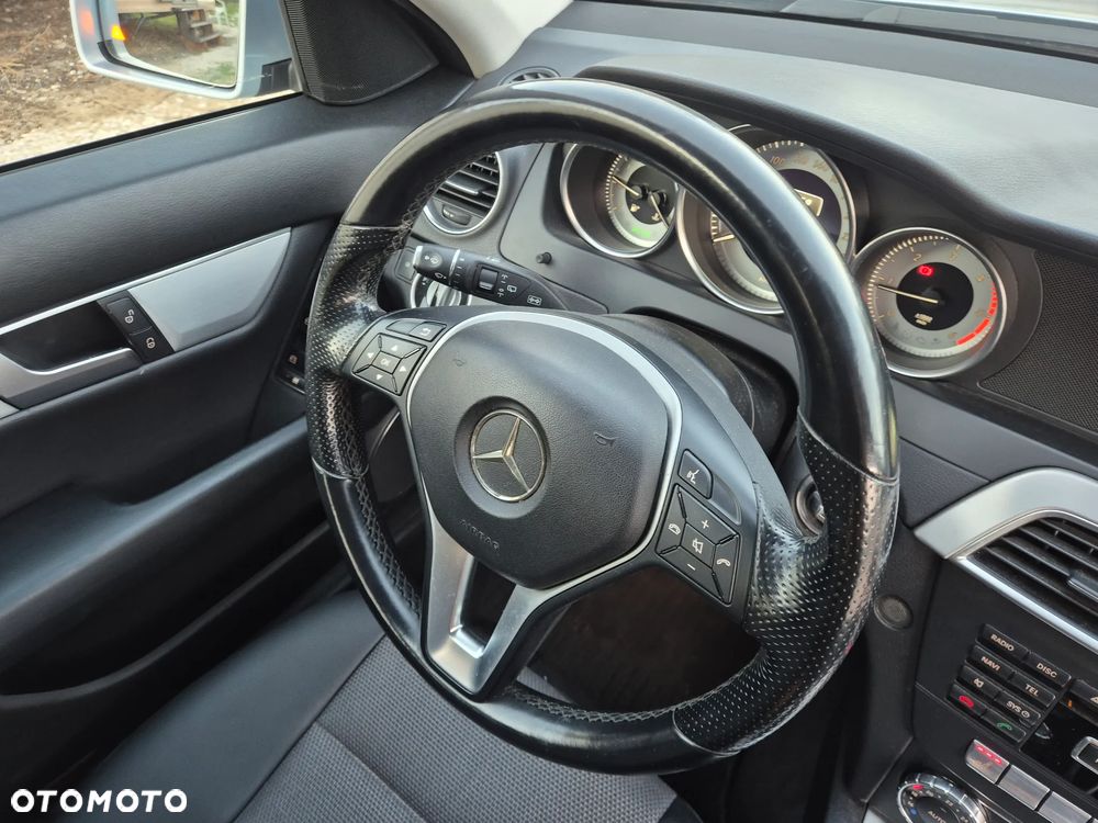 Mercedes-Benz Klasa C 220 CDI DPF (BlueEFFICIENCY) Avantgarde - 9