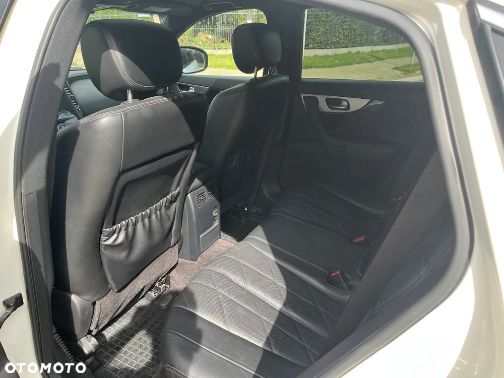 Infiniti QX70 3.0d S Premium - 9