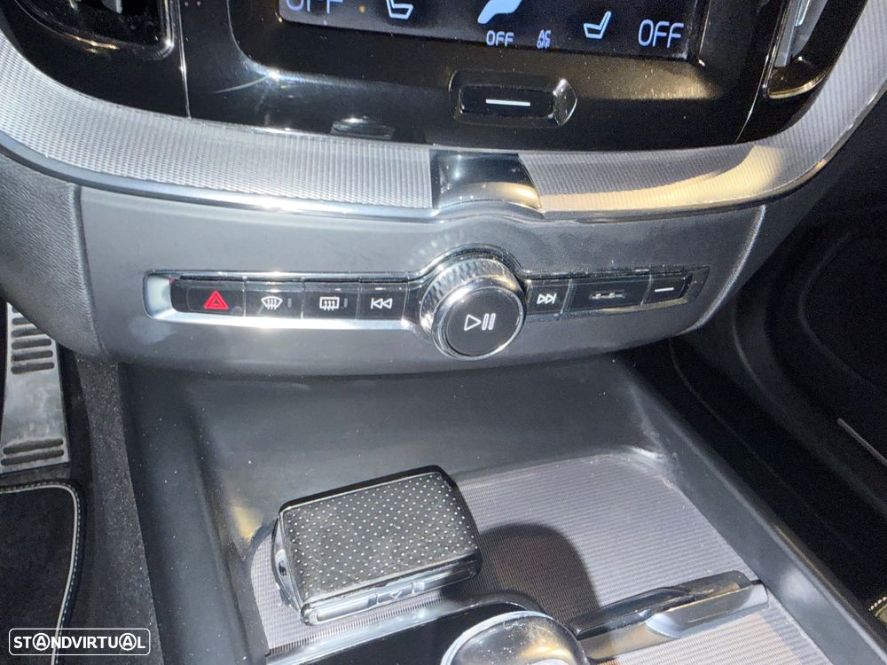 Volvo XC 60 2.0 T8 PHEV R-Design AWD - 52