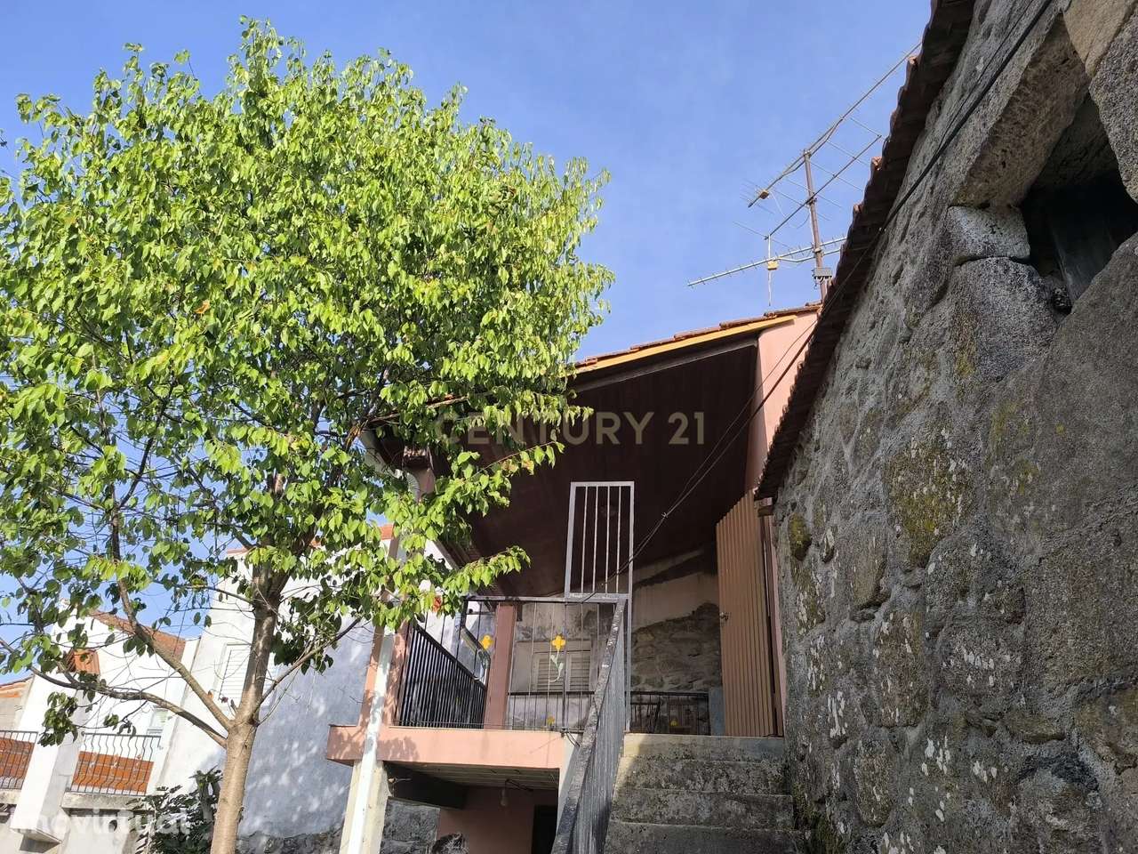 Casa de dois pisos com terreno - Grande imagem: 3/23