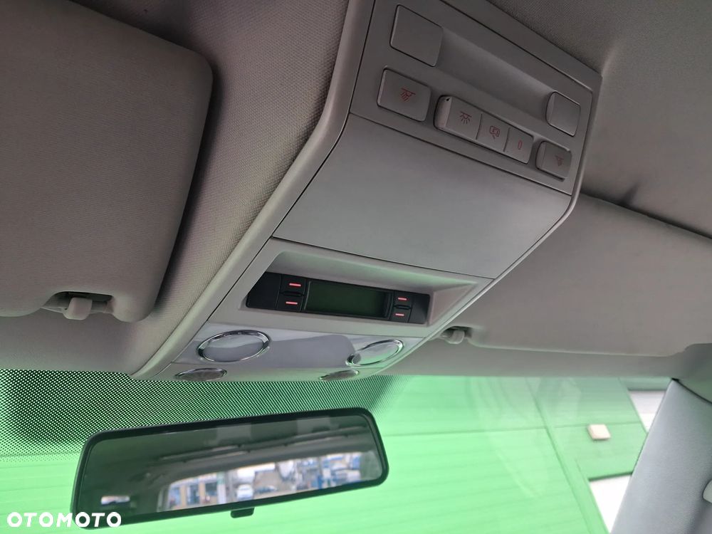 Volkswagen Multivan - 27