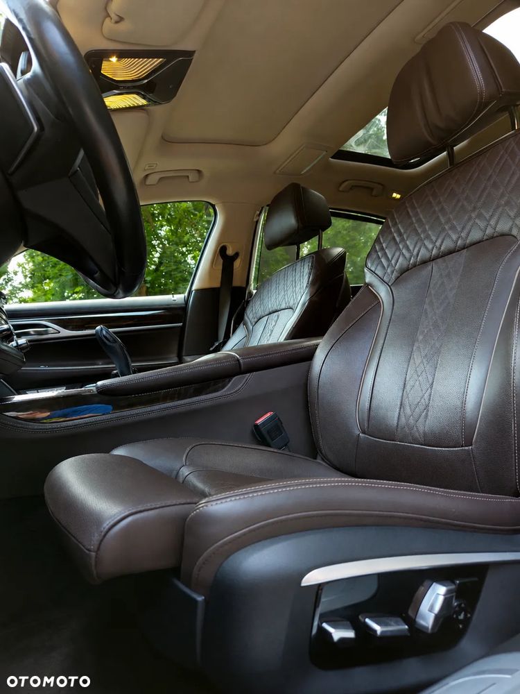 BMW Seria 7 750Li Edition Exclusive - 16