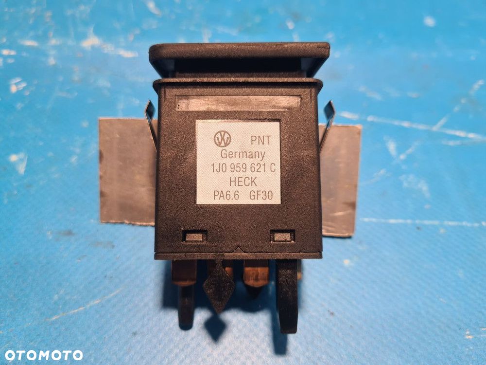 PRZEŁĄCZNIK OGRZEWANIA SZYBY VW GOLF IV - 2