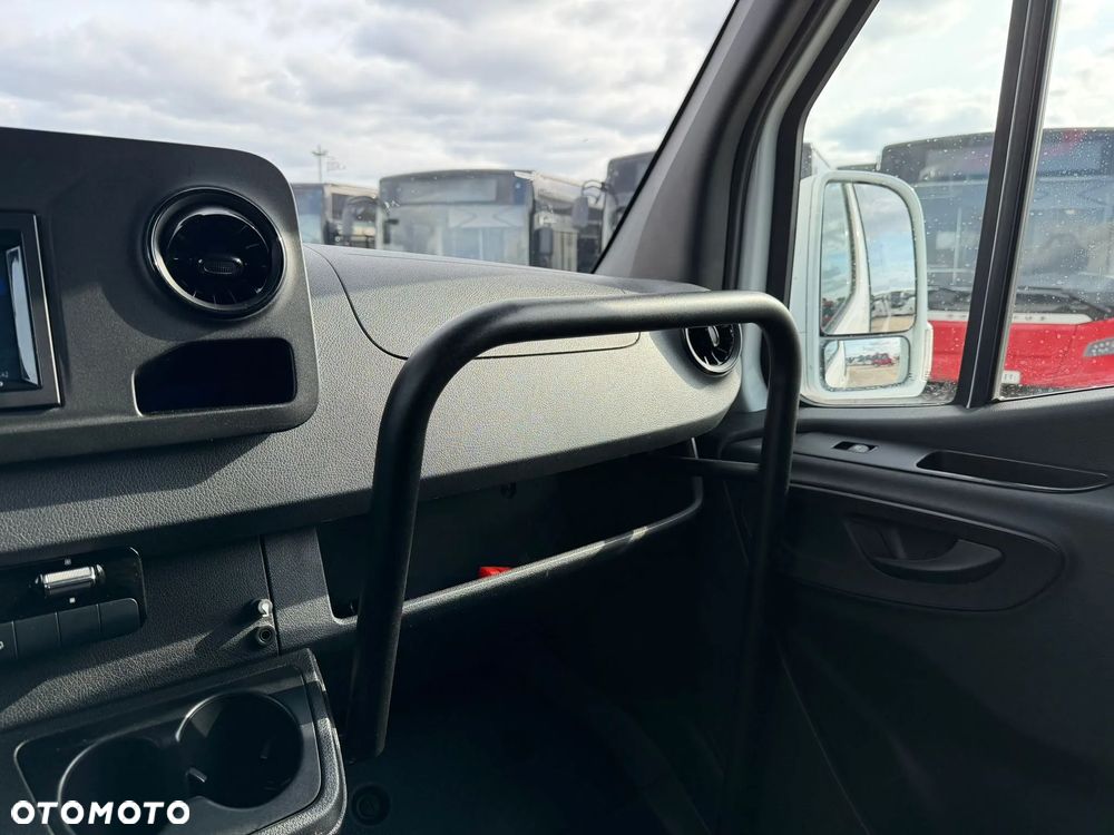 Mercedes-Benz Sprinter 517 - 23
