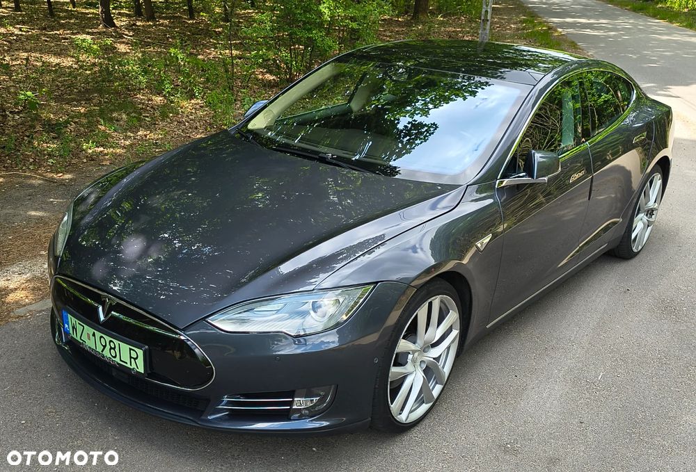 Tesla Model S Standard - 1