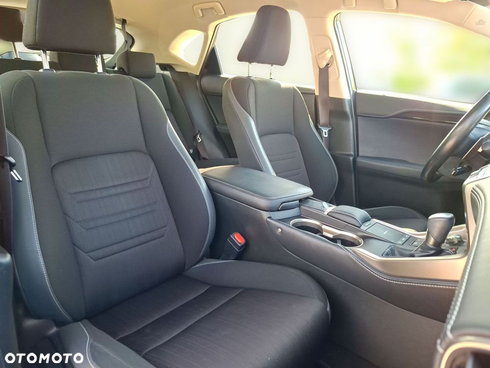 Lexus NX 300h Business Edition AWD - 18